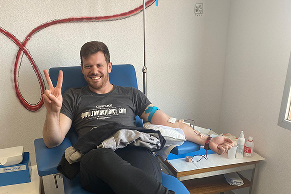 El concejal de Juventud, Alberto González, también donó sangre