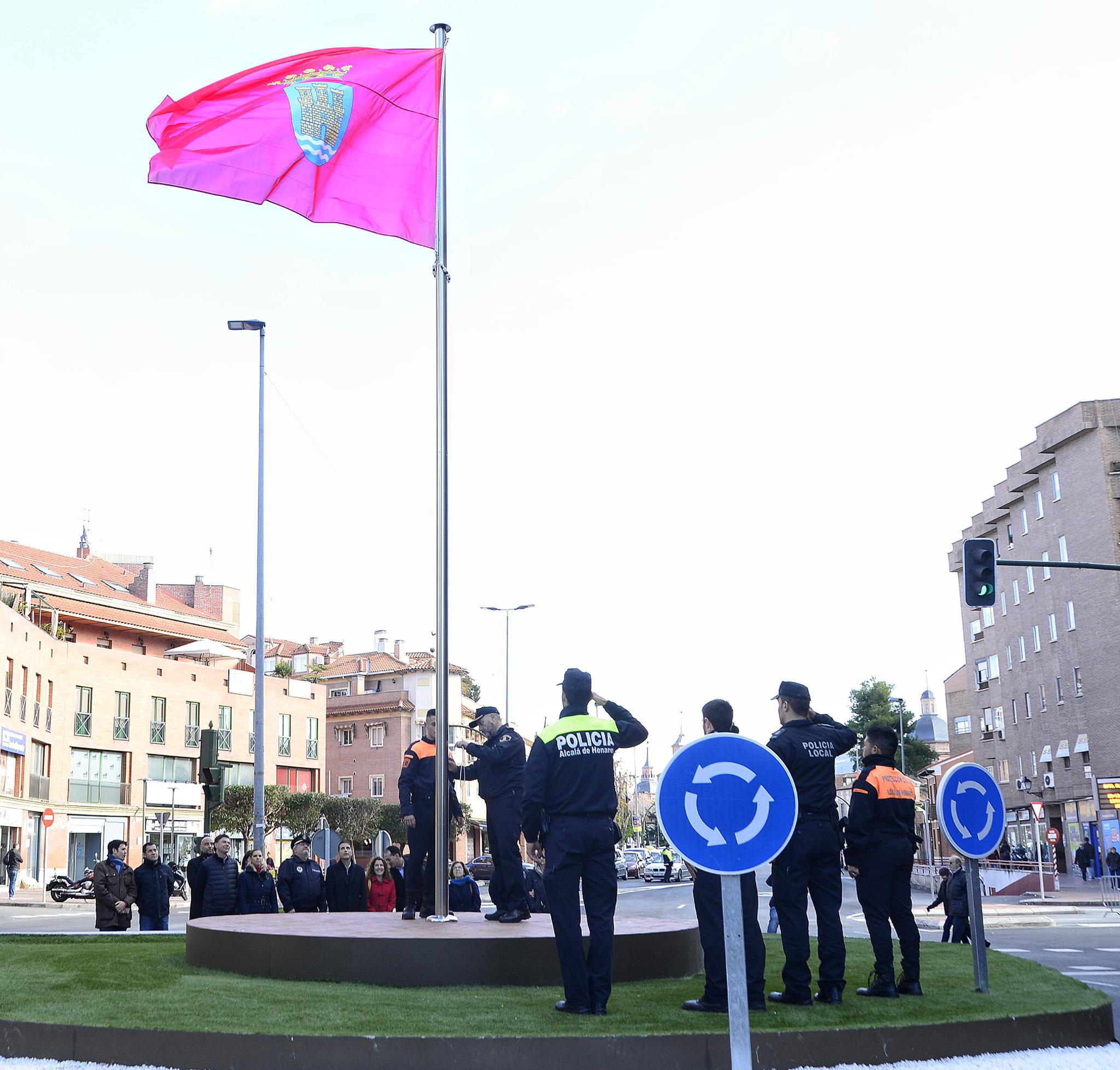 Acto de izado de la bandera de Alcalá