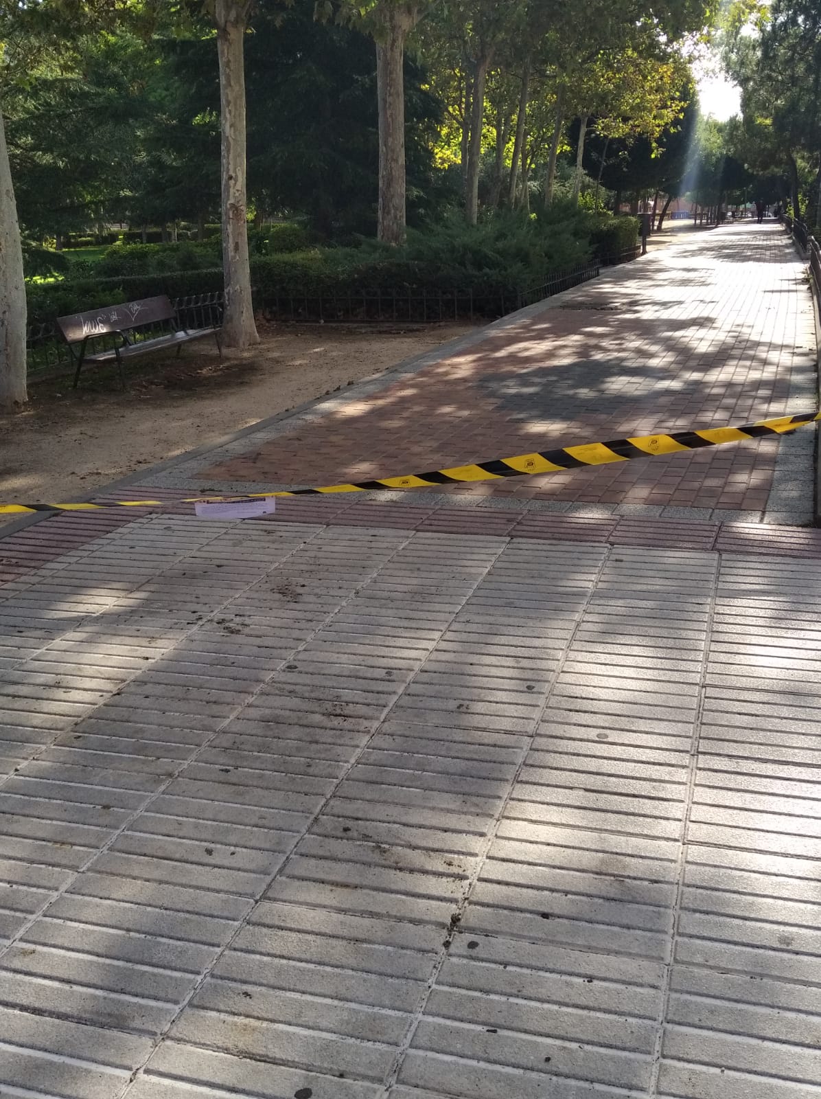 El precinto impide el acceso al parque