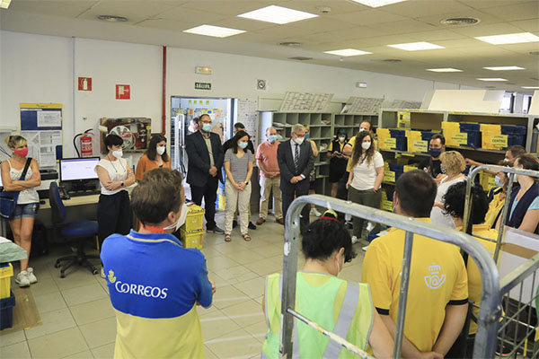 Alcaldesa de Getafa, Sara Hern&aacute;ndez en Correos