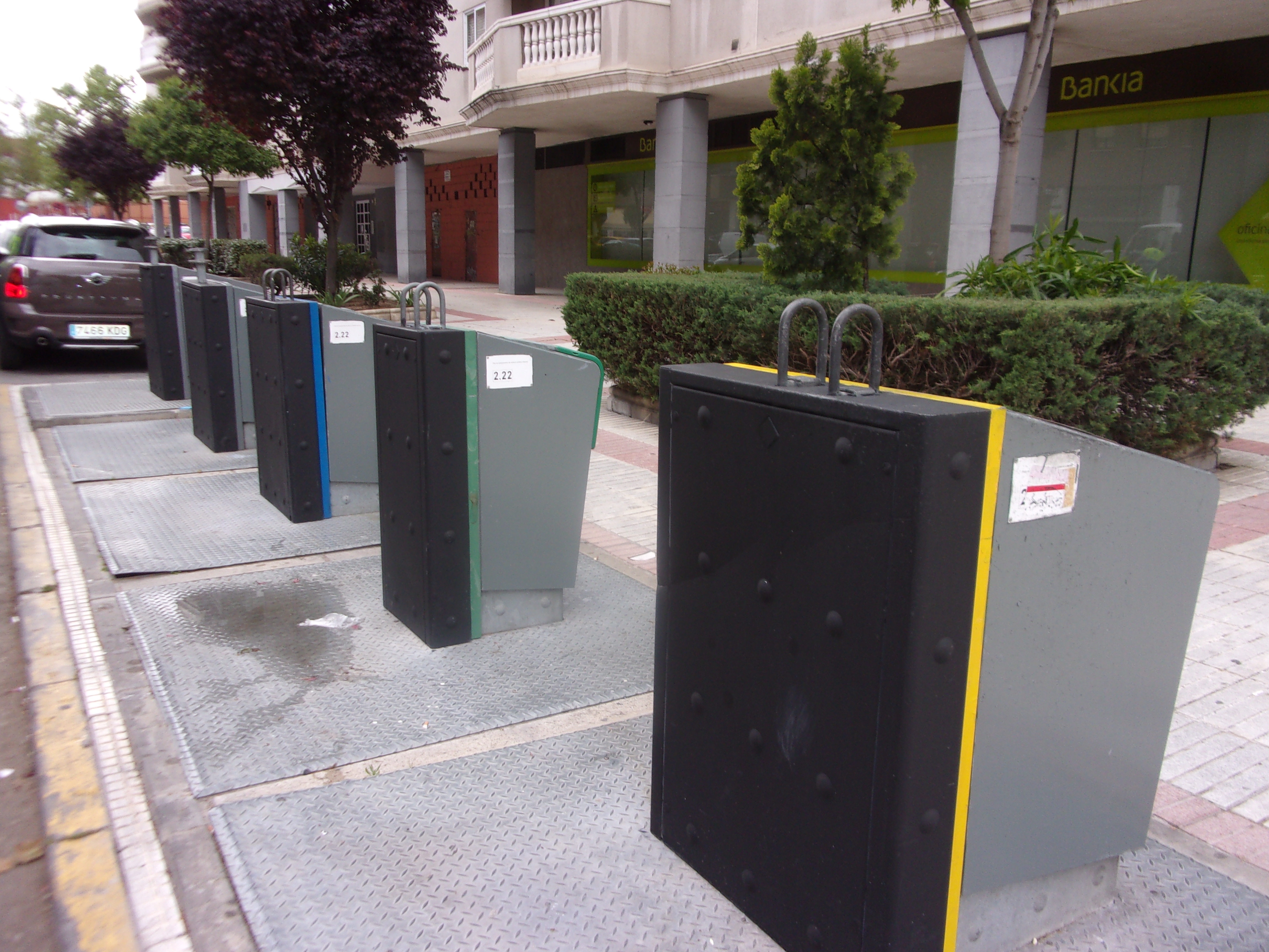 Contenedores después de la retirada de bolsas