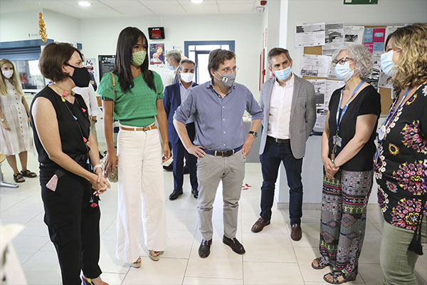 Almeida y Villacís en un centro social