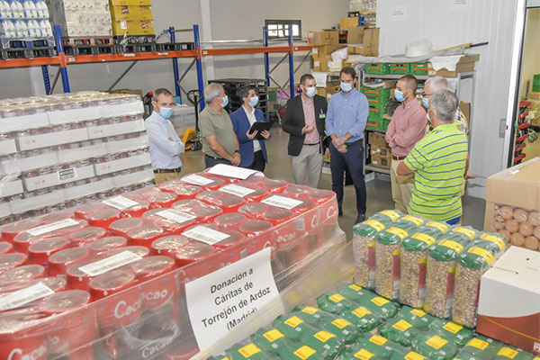 Mercadona reparte alimentos Reparto de alimentos de Mercadona a Cáritas en Torrejón