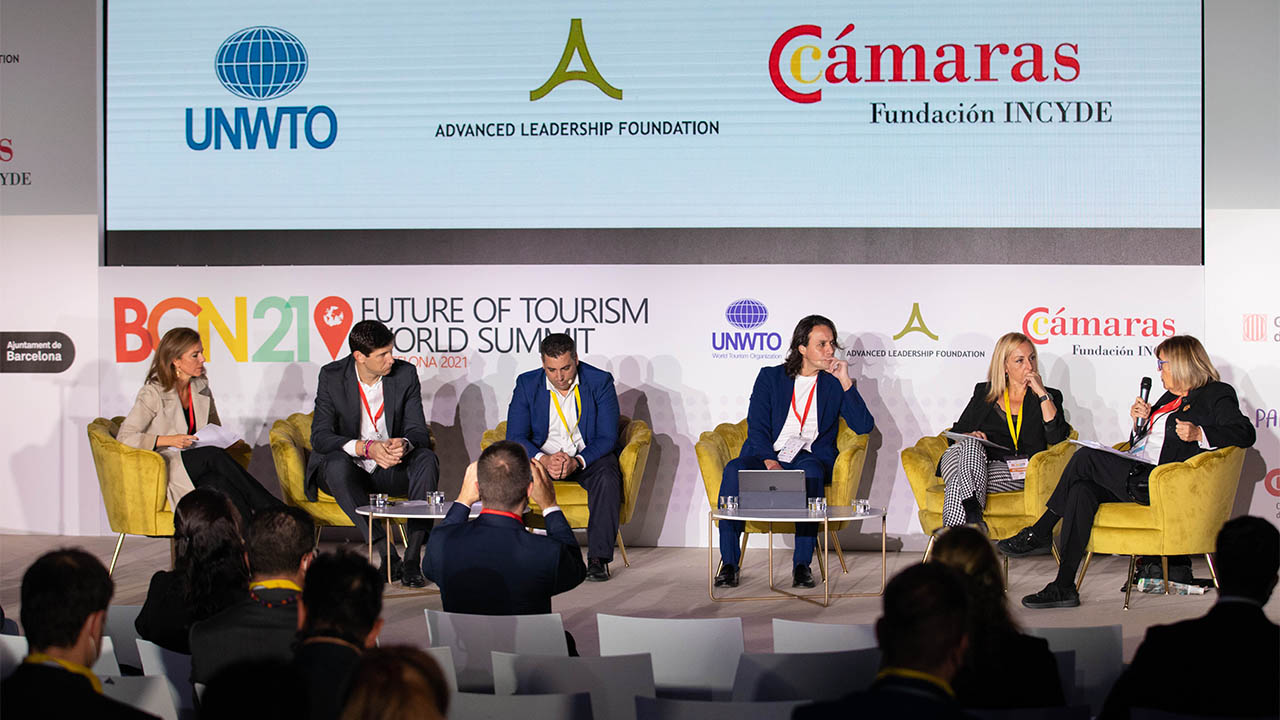 Almudena Ma&iacute;ll&oacute; durante su intervenci&oacute;n