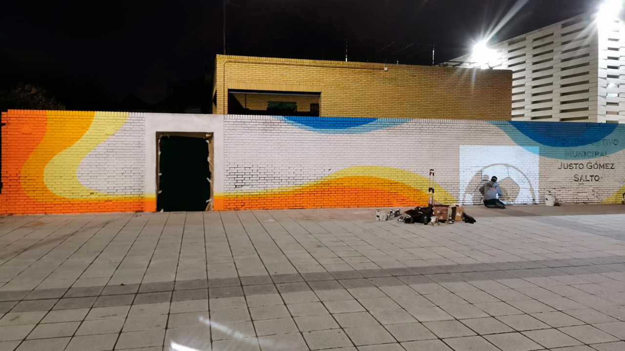 Mural de 'Drion' y 'Flasheado' Polideportivo Municipal Justo Gómez Salto de San Fernando. Imagen: Ayuntamiento San Fernando de Hernares Mural de 'Drion' y 'Flasheado' Polideportivo Municipal Justo Gómez Salto de San Fernando. Imagen: Ayuntamiento San Fernando de Hernares