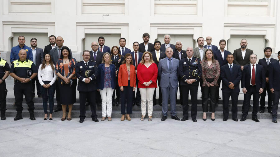 Representantes de la UCCI posando en Madrid. Imagen: Ayuntamiento de Madrid 