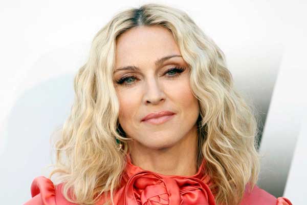 La cantante cumple 60 años y nosotros también lo celebramos recordando sus grandes éxitos
