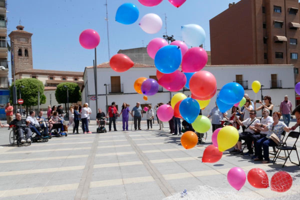 El 30 de mayo, la Asociación Mostoleña de Esclerosis Múltiple, junto con el resto de asociaciones relacionadas, realizará un acto simbólico, a las 12 horas, en la Plaza del Ayuntamiento de Móstoles y en la puerta del Hospital Fundación Alcorcón
