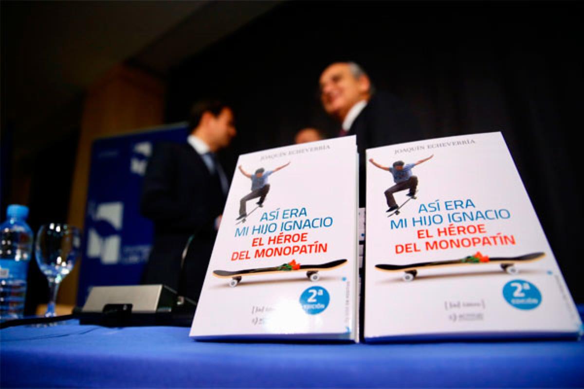 La biblioteca ha acogido la presentación del volumen escrito por el padre de Ignacio Echeverría