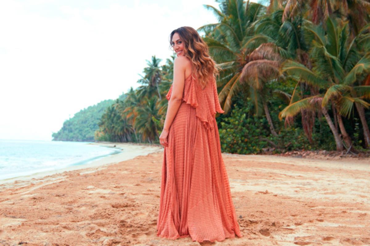 El programa presentado por Mónica Naranjo juntará a varias parejas con personas solteras en un lujoso complejo