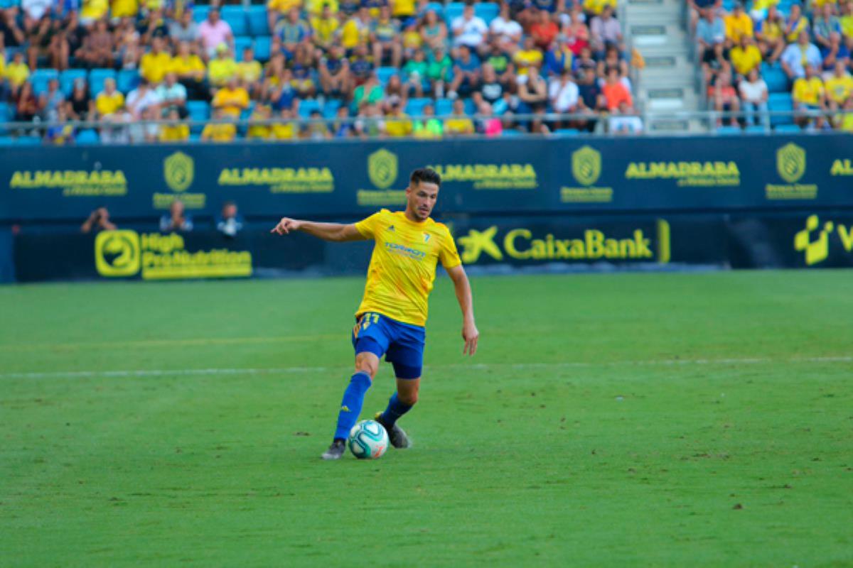 Llega como cedido procedente del líder de Segunda, el Cádiz