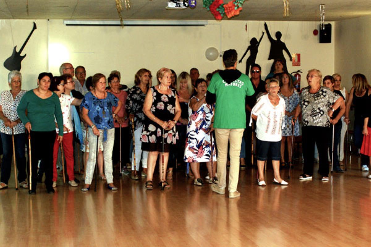 Los cineastas mayores de San Fernando traen su octavo cortometraje reivindicando el uso del bastón
