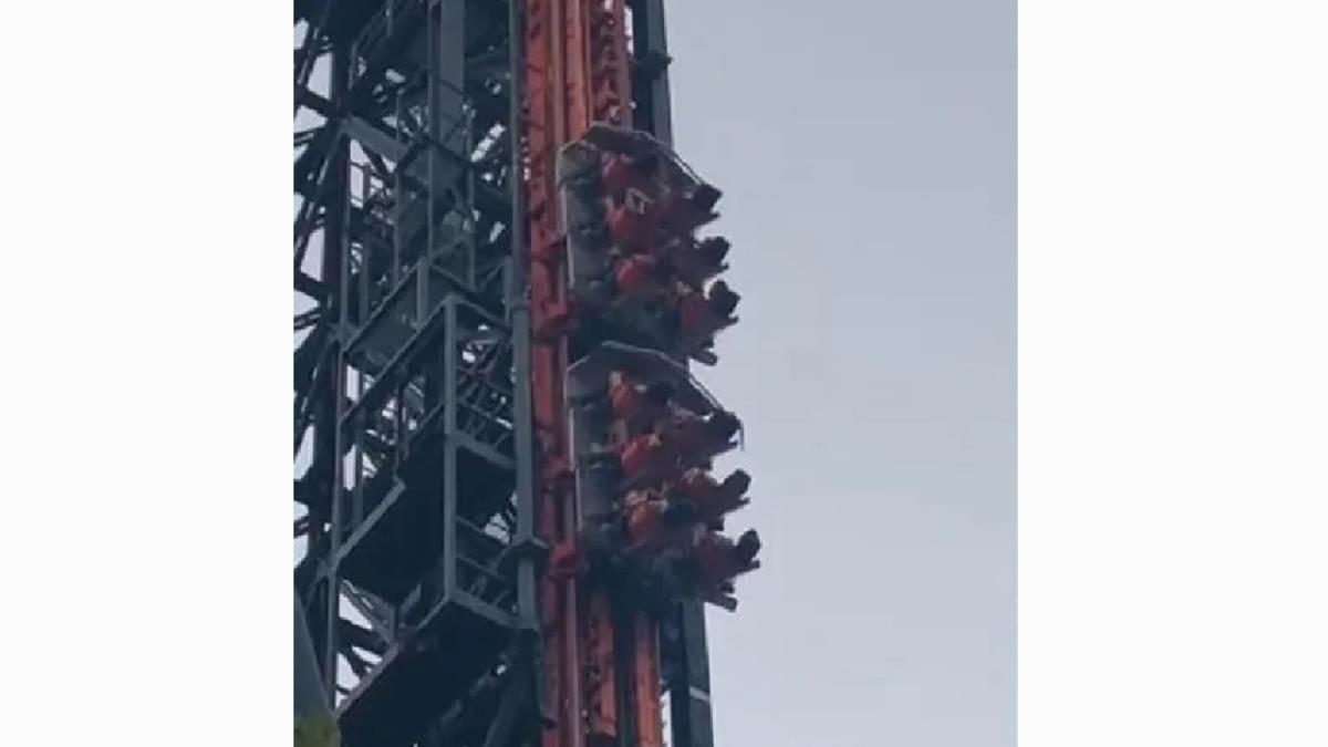 Los afectados estuvieron en posición vertical durante alrededor de una hora que tardaron en resolver el problema 