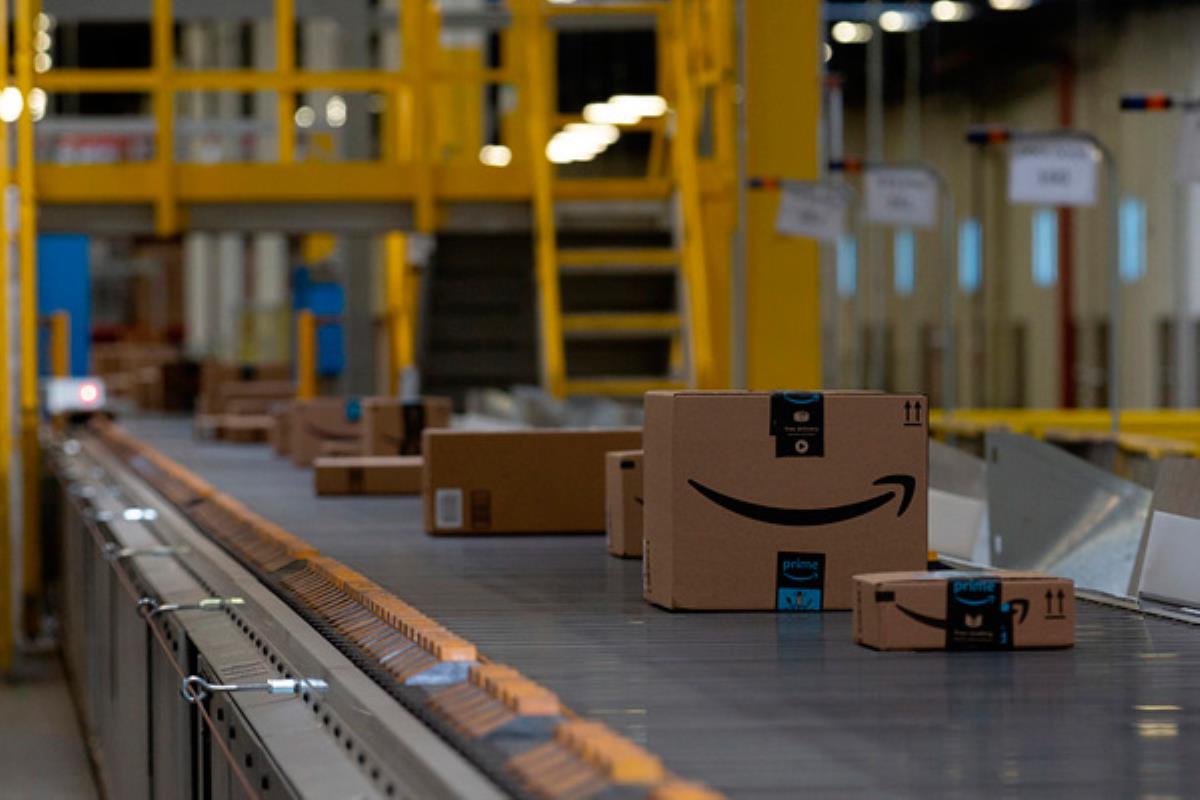 Los puestos para trabajar en Amazon son de mozo/a de almacén, con experiencia previa
