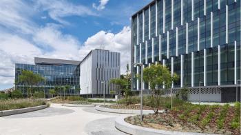 Bajo un concepto global de sostenibilidad, contará con cuatro edificios independientes rodeados de jardines privados