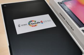 El Ayuntamiento ha comprado las tabletas digitales para ayudar a alumnos a continuar con las clases online. 10 tabletas se destinan a las residencias