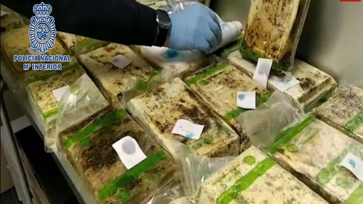 Los hombres procedían de un vuelo de Colombia y presentaban una actitud nerviosa frente a la Policía 