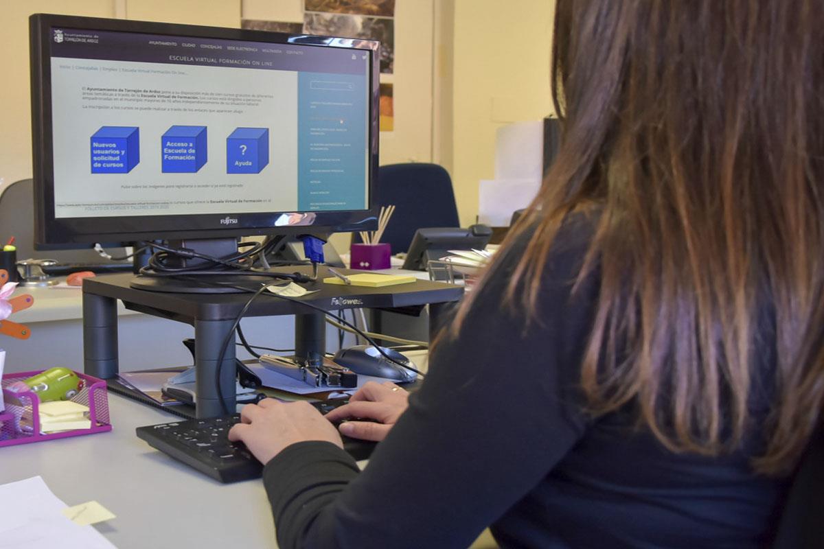 Los interesados tienen que estar empadronados y pueden hacer tantos cursos como deseen de las 10 áreas formativas ofertadas