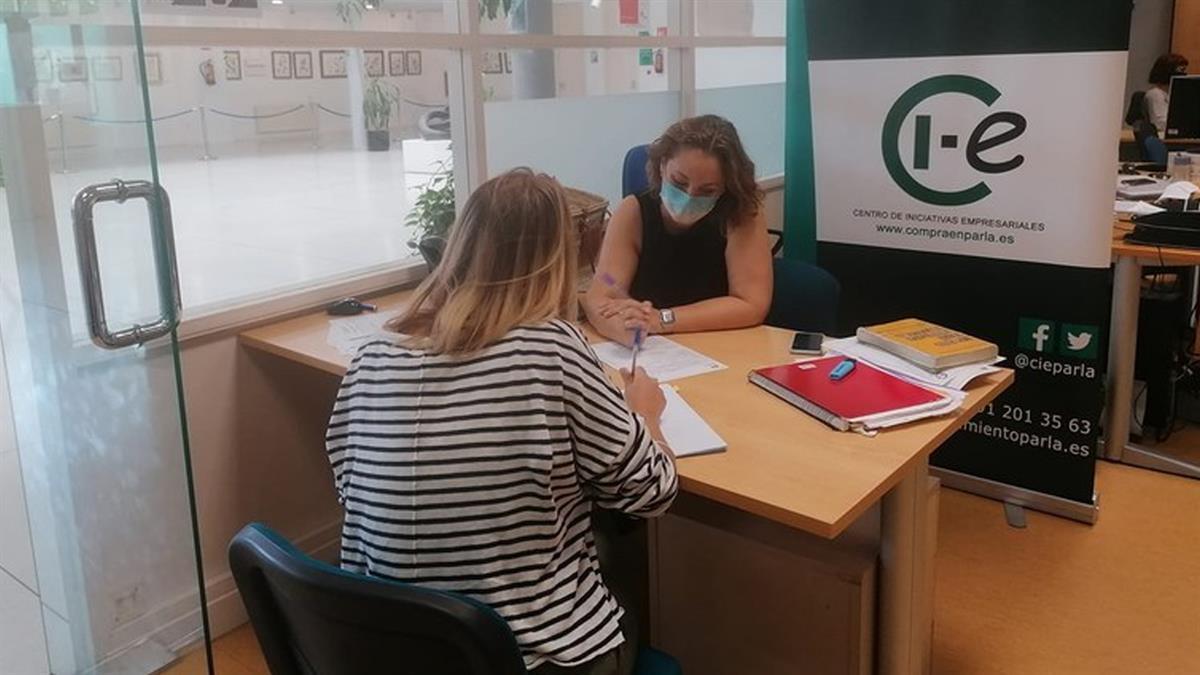 Hasta un total de 12 negocios han sido abiertos en 2022 por vecinos parleños, gracias al asesoramiento de Punto Cámara Parla y el Ayuntamiento 