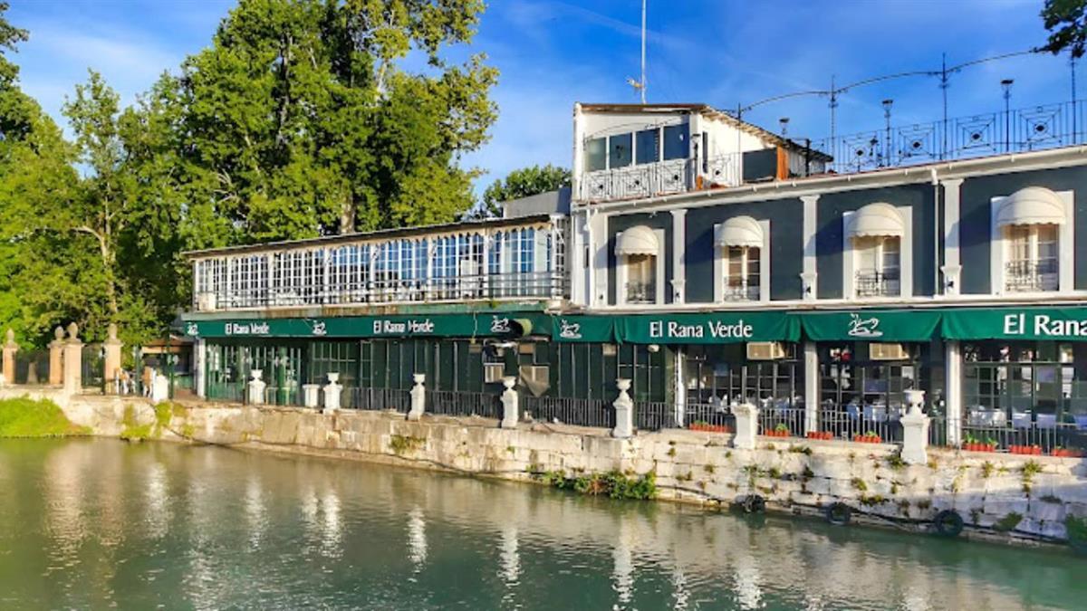 Fundado en 1903, ha sido un referente en Aranjuez por su privilegiada localización a orillas del río Tajo