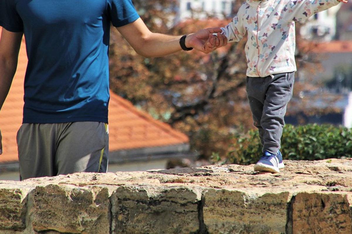 La Policía Local de San Fernando insiste en la responsabilidad civil y recuerda las instrucciones para los paseos con niños menores de 14 años