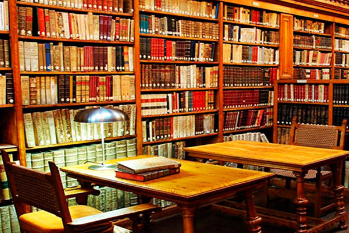 Fuenlabrada contribuye a la restauración de los fondos bibliográficos de la localidad toledana 