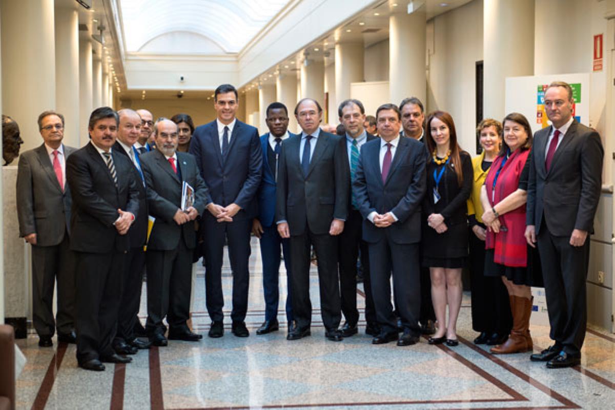 Más de 200 parlamentarios reunidos en el Senado para aprobar normas y establecer alianzas