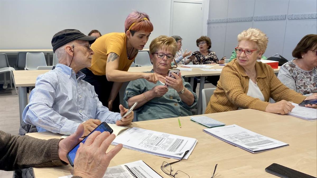 Ya está disponible la programación destinada a personas mayores de 60 años para el curso 2023 – 2024, que se estrena también en el nuevo centro Alcalde Manuel Mateo López. El plazo de inscripción finaliza el 9 de junio
