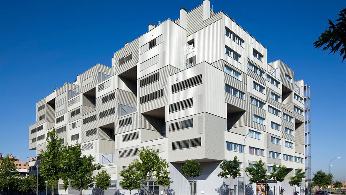 La EMVS renovará más de la mitad de las viviendas adquiridas a la Sareb 