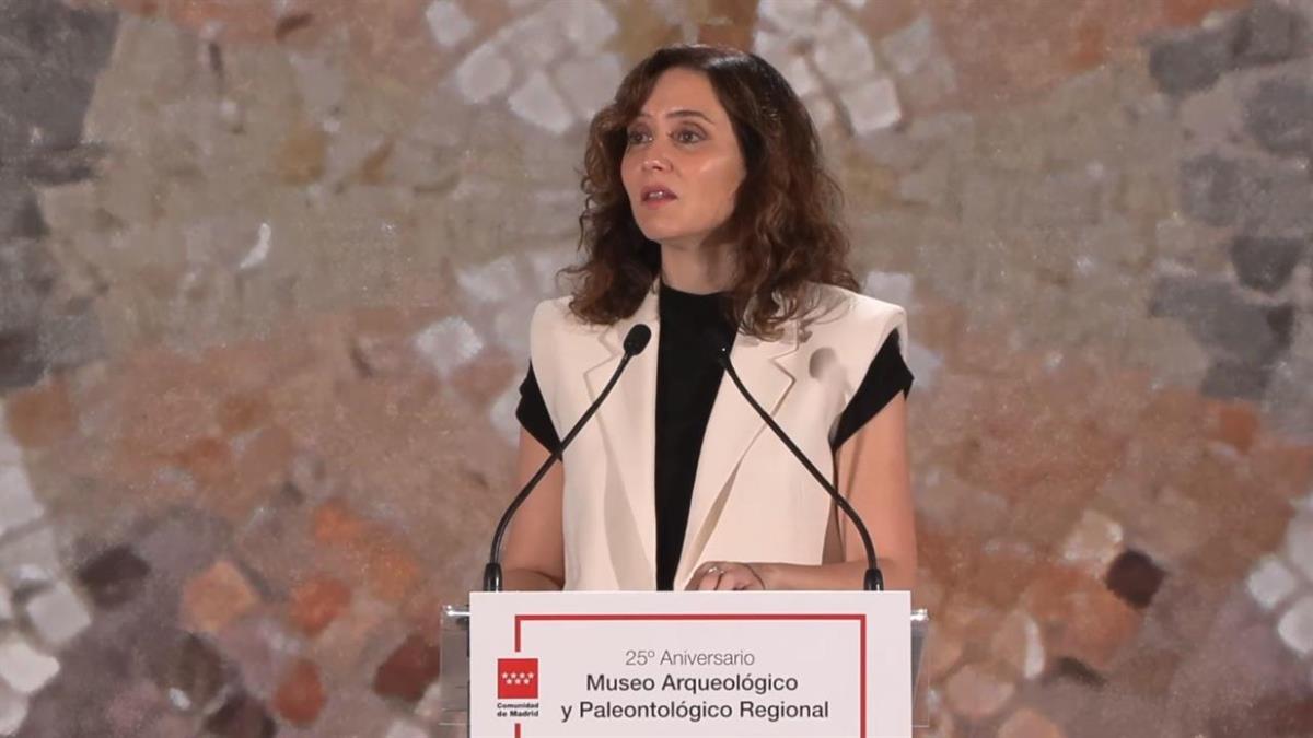 La presidenta de la Comunidad considera que están construyendo "un lugar único"