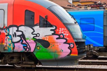 Lee toda la noticia '25 Millones de euros son los que destina RENFE a limpiar grafitis y seguridad'