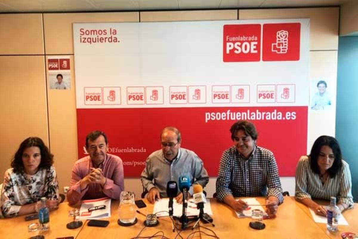 Javier Ayala y Manuel Robles celebran los 16 concejales conseguidos por el PSOE en las urnas