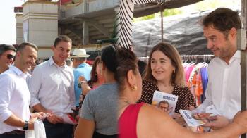 Candidatos del PP y del PSOE se concentran en la plaza de toros