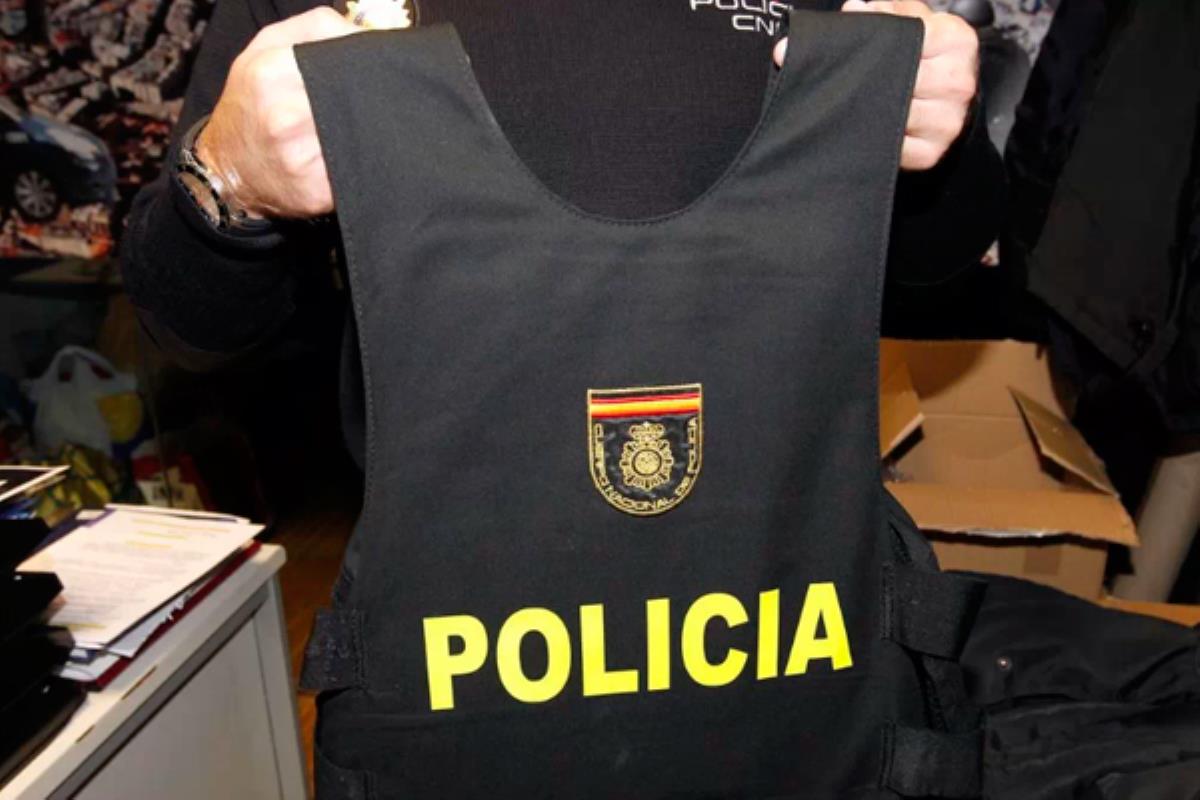 Un error en la licitación de los chalecos y un suceso en Carabanchel, ponen en entredicho la gestión de la Dirección General de Policía