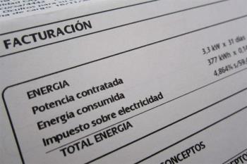 El Ayuntamiento ha impulsado nuevas subvenciones para pagar los recibos de luz y agua