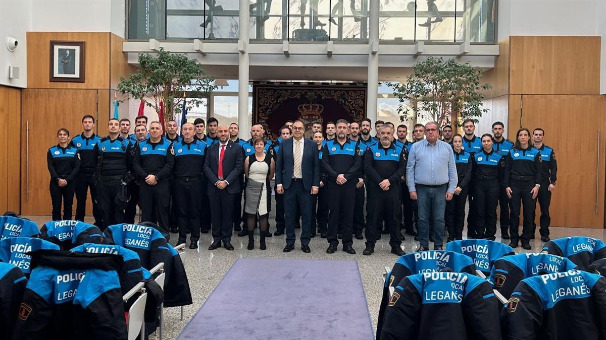 La ciudad da la bienvenida a los 40 nuevos agentes que se incorporan al cuerpo de Policía Local 