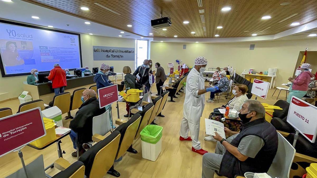 Las autoridades sanitarias siguen estudiando la posibilidad de vacunar a los menores de este rango de edad 