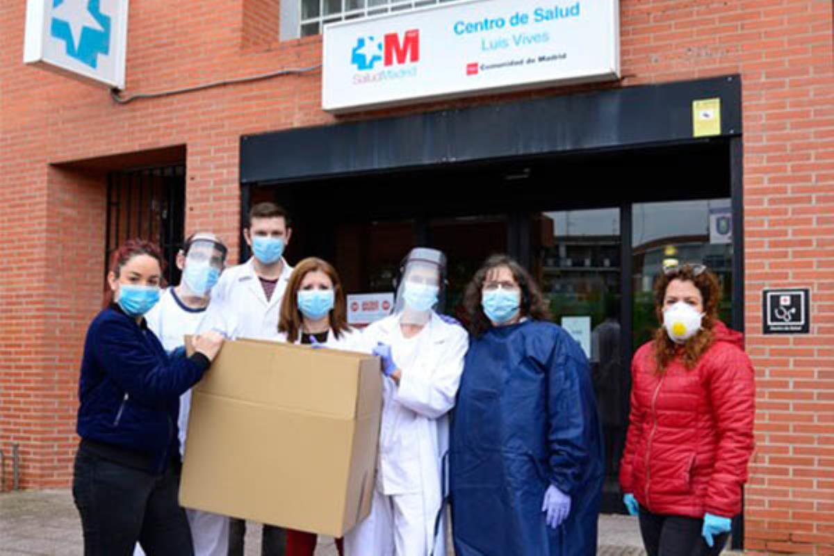 Con esta cantidad, son ya 2.320 las batas realizadas por voluntarios costureros