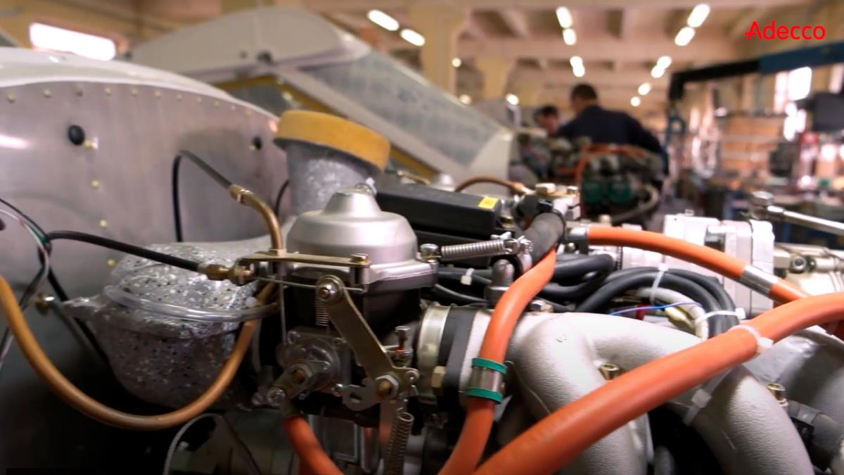 Adecco busca electromecánicos, soldadores, técnicos de mantenimiento y de laboratorio, peones, operarios y mecánicos, pero también perfiles comerciales 