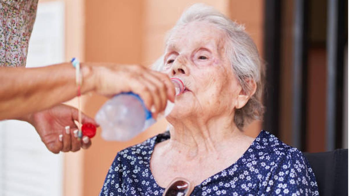 La vicealcaldesa ha visitado uno de los centros desde el que se presta el servicio de teleasistencia municipal que cuida de nuestros mayores