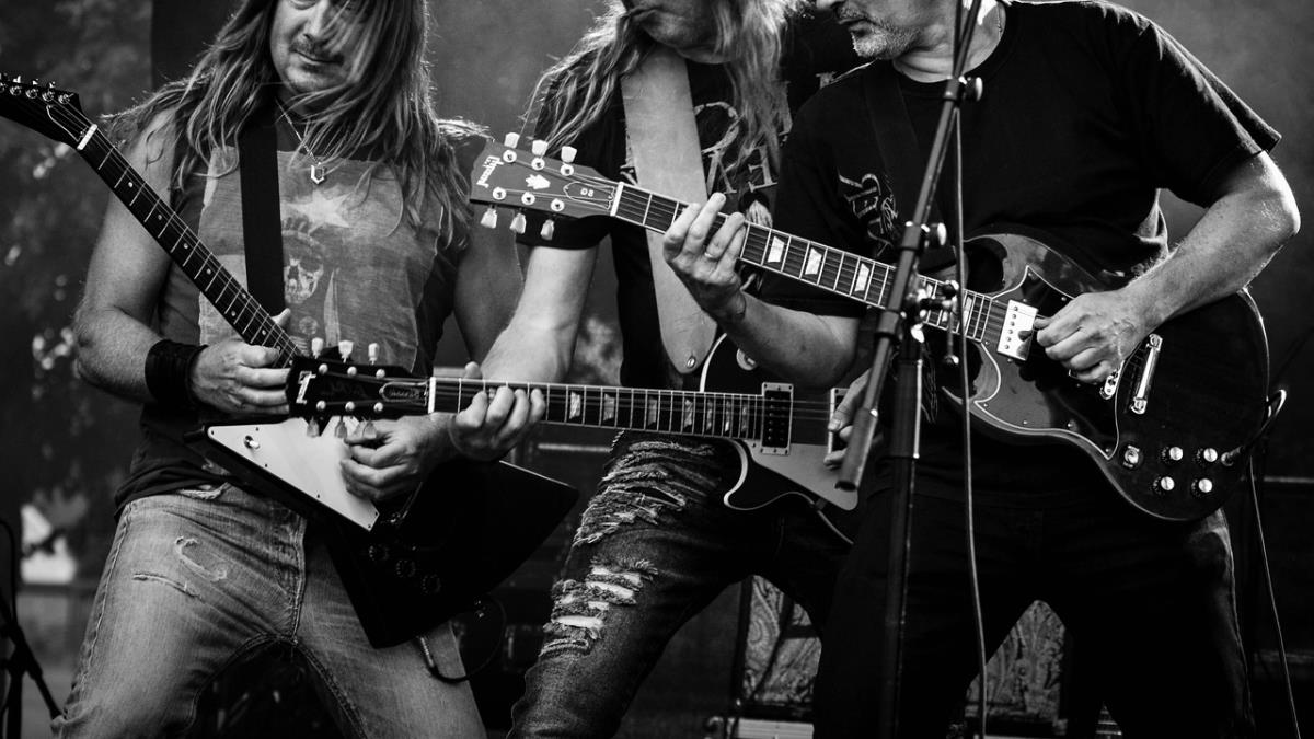 Una vez concluido el proceso de formación y asesoramiento, las bandas grabarán una canción en los estudios profesionales de los locales
