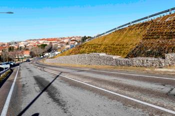 Con esta medida se pretende mejorar el impacto visual e integrar el talud en el entorno