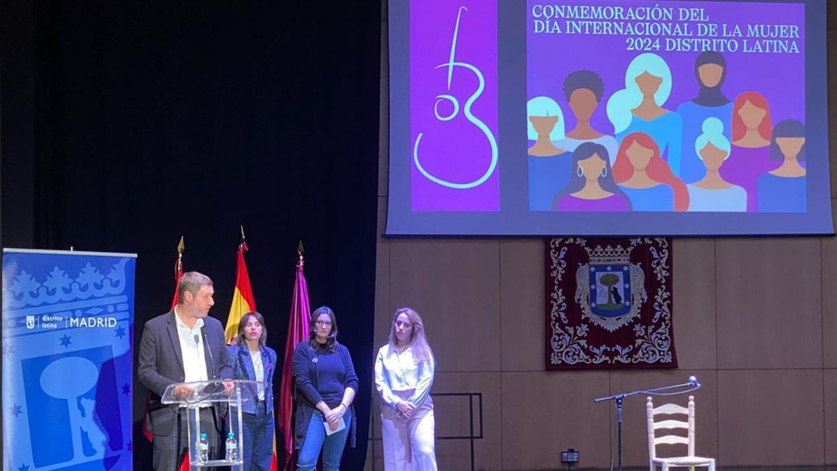 En el Auditorio Paco de Lucía, con la intervención del concejal del distrito, Alberto González, y representantes de los grupos políticos municipales
