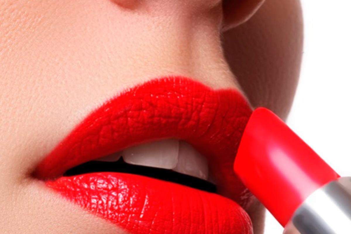 La OCU analiza nueve cosméticos diferentes en busca de metales pesados y sustancias nocivas 