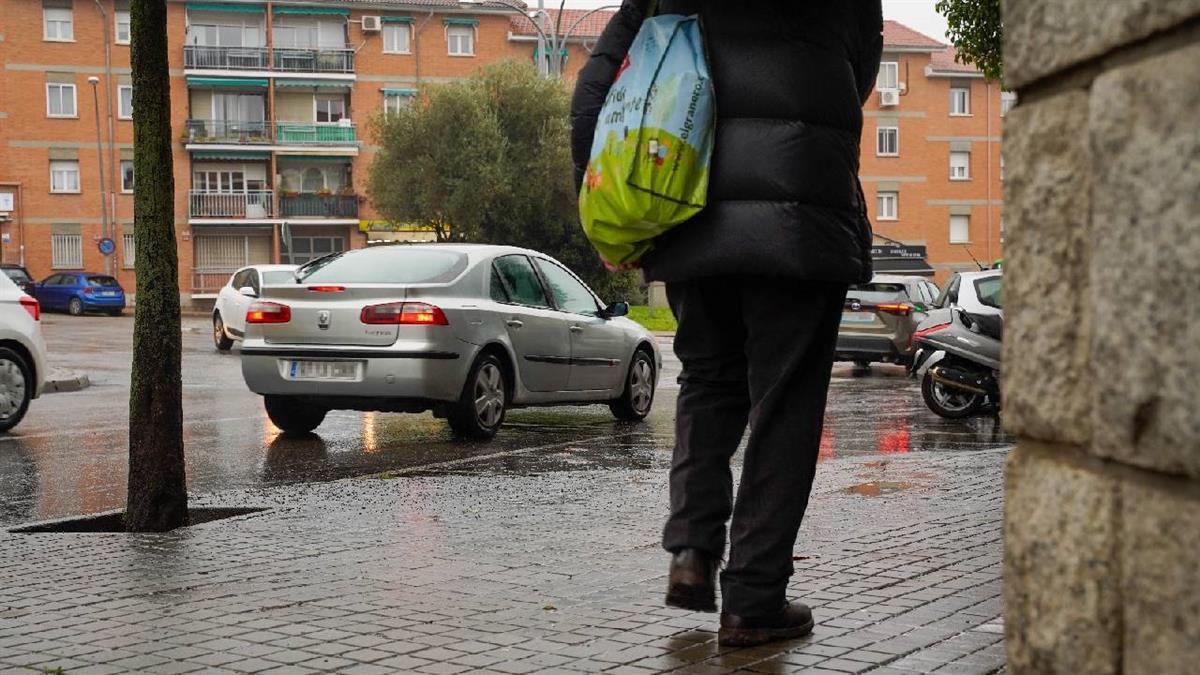 La idea es el acondicionamiento de la rotonda y de cuatro tramos de aceras que la rodean