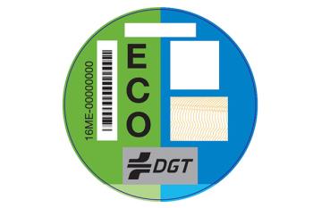 Lee toda la noticia 'A partir del 24 de abril comenzarán las multas por no llevar la pegatina de la DGT'