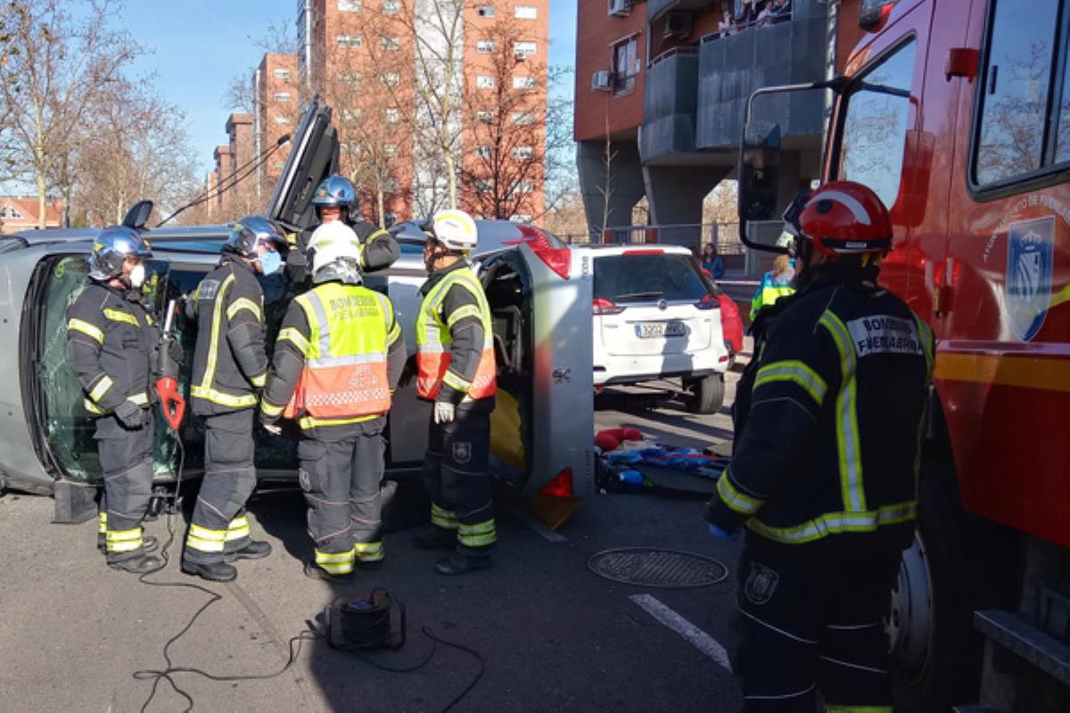 Los Bomberos de Fuenlabrada tienen que liberar a una mujer