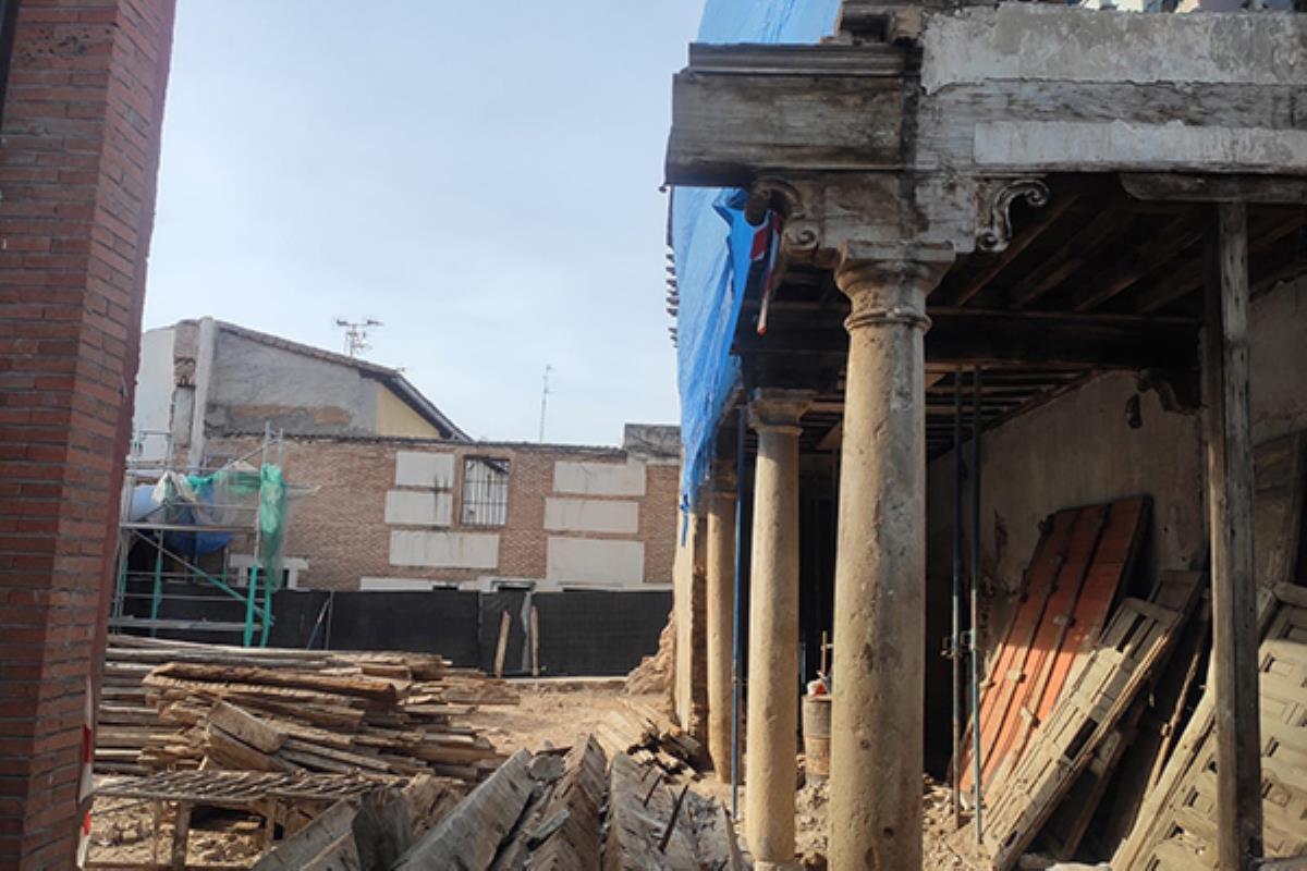 La demolición la antigua tahona de la Universidad ya está en marcha