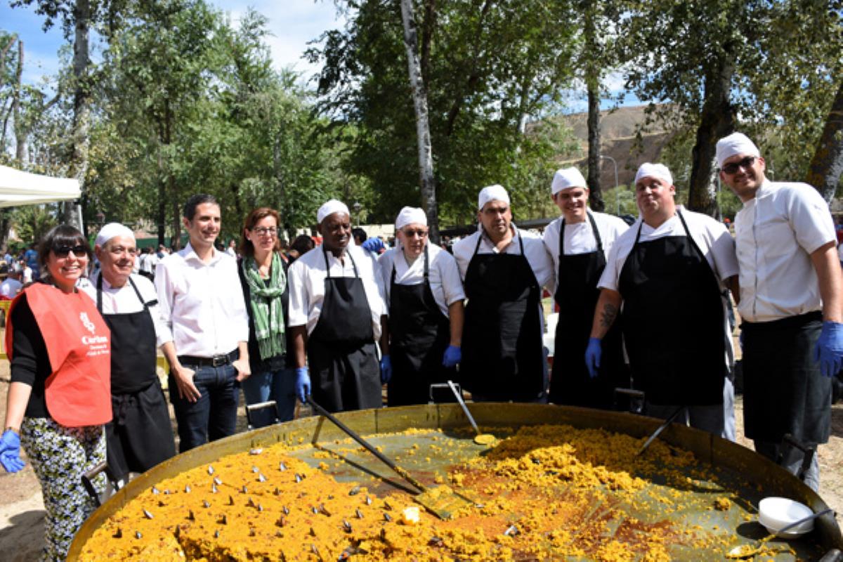 Este domingo hemos disfrutado de una gran paella organizada para recaudar dinero que irá destinado al Programa de Mayores