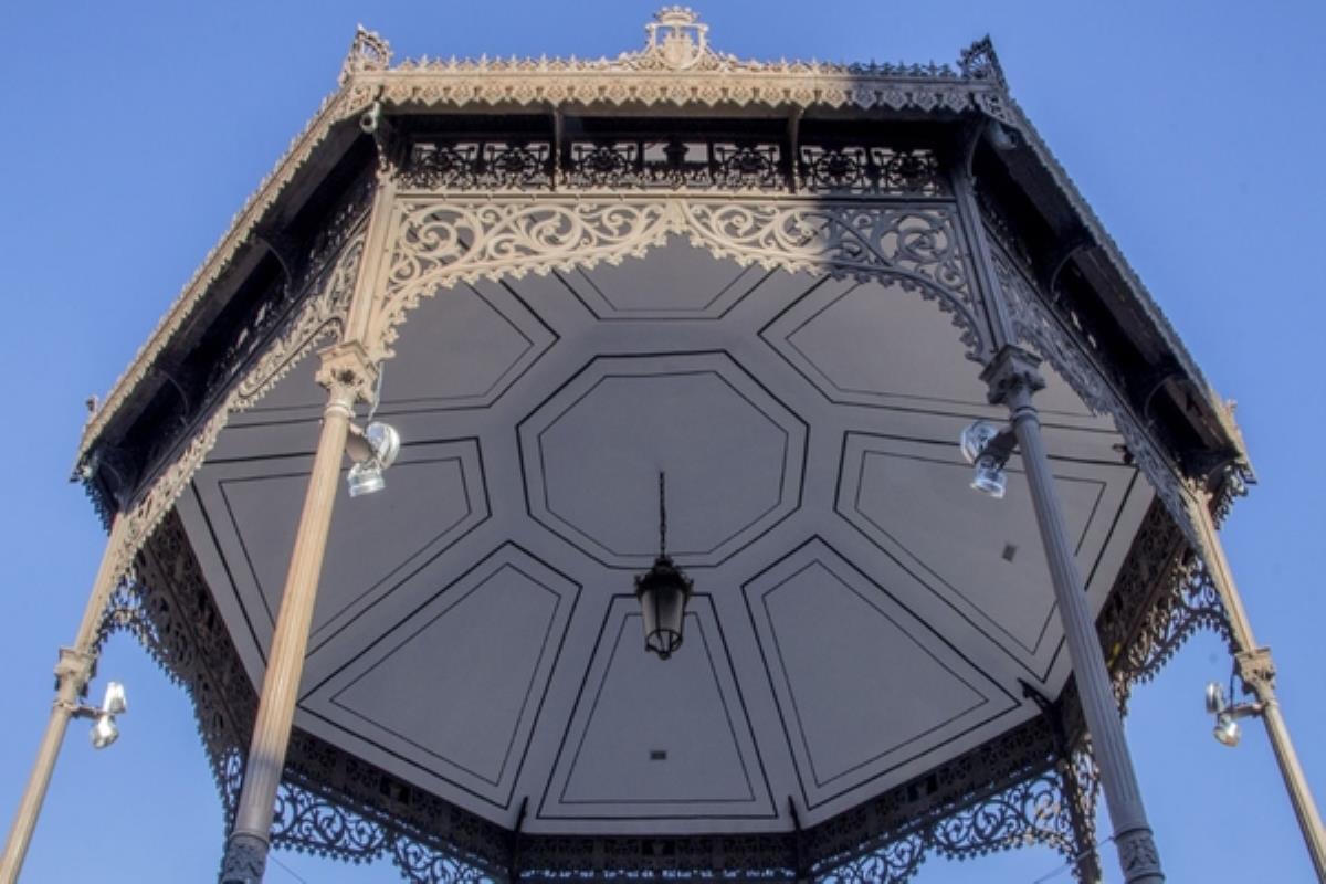 Este proyecto tiene como objetivo embellecer los puntos fuertes de la arquitectura de la ciudad